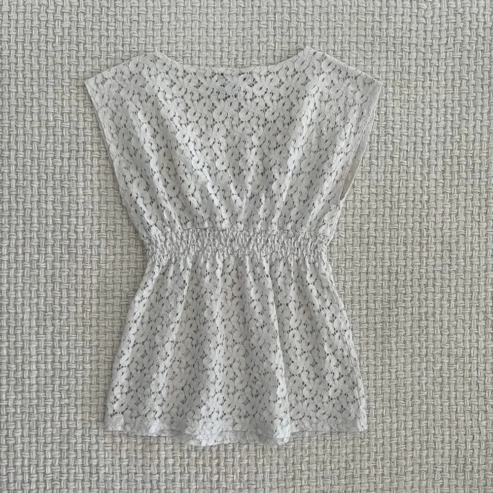 𝅺VINTAGE Sleeveless Top - Picture 2 of 4